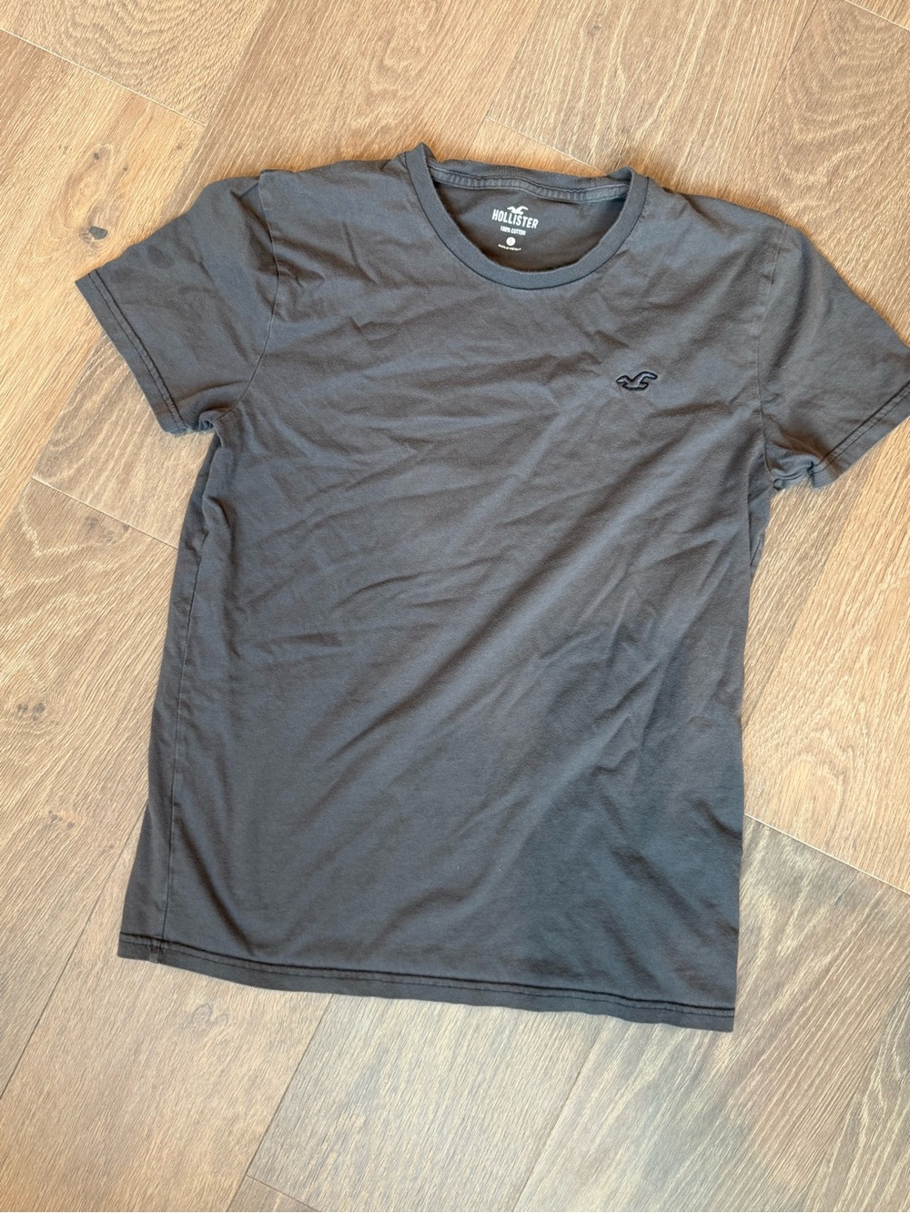 Hollister Men's Classic Crew Tee - Charcoal size small